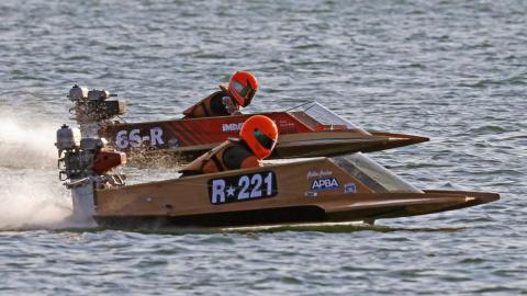 Two hydros racing