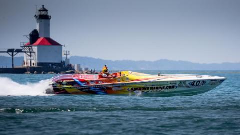 Class 400 Race Boat
