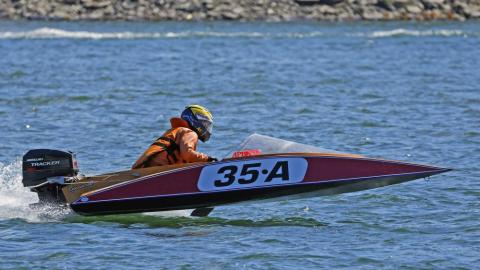 Red runabout racing