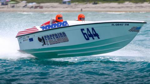 Class 600 Race Boat